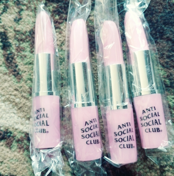 Anti social social club gloss..Pen - Picture 3 of 4